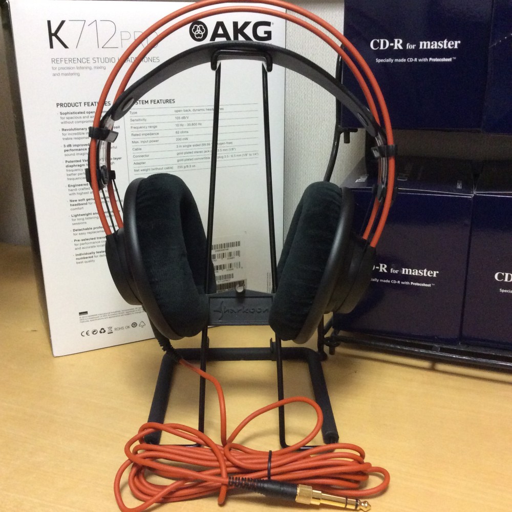 AKG K712