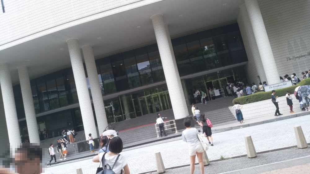 シンフォニーホールの外観